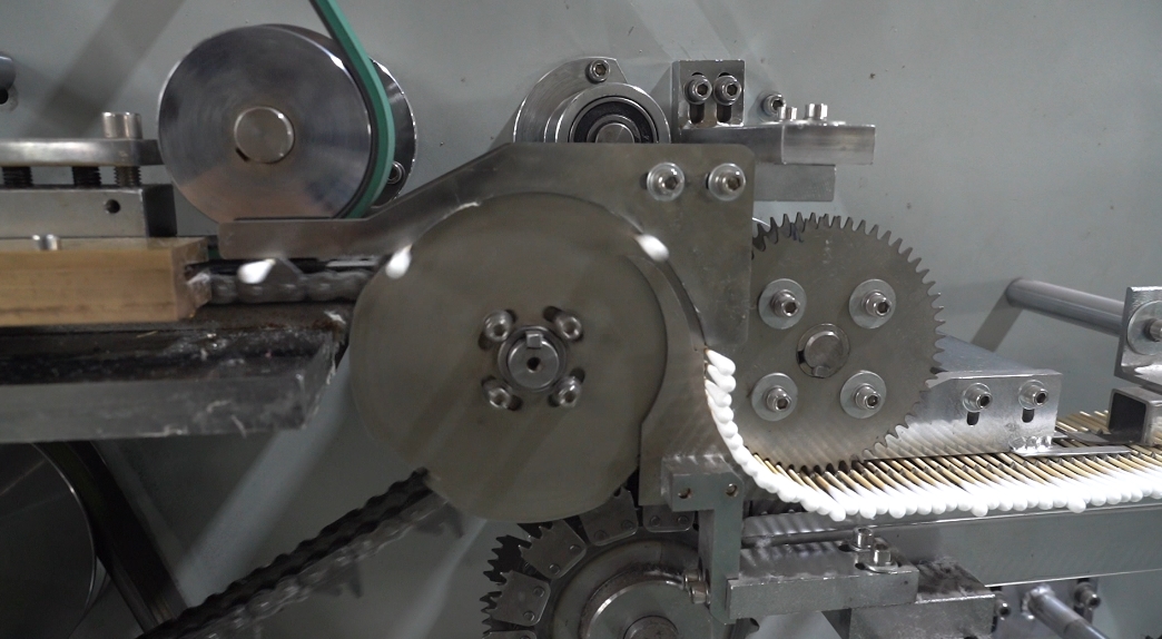 棉簽機——醫用棉簽生產的智能引擎